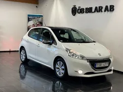 Vit Begagnad 2013 Peugeot 208 Halvkombi | 49 900 kr (Marknadspris)