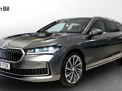 Grå (graphite grey metallic) Begagnad 2024 Skoda Superb LAURIN & KLEMENT Kombi | 499 900 kr
