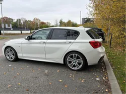 Vit Begagnad 2018 BMW 118 M Sport Halvkombi | 199 900 kr (Marknadspris)