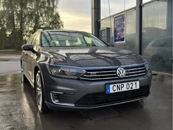 Grå Begagnad 2017 VW Passat GTE Kombi | 167 000 kr (Marknadspris)