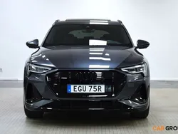 Grå Begagnad 2022 Audi e-tron Sportback S-Line SUV | 589 900 kr (Marknadspris)