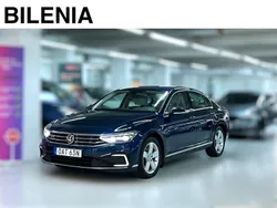 Blå Begagnad 2019 VW Passat GTE Sedan | 199 900 kr (Marknadspris)