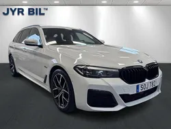 Vit Begagnad 2023 BMW 530e M Sport Kombi | 399 700 kr (Bra pris)