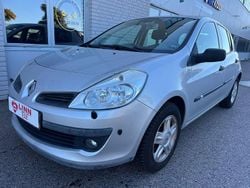 Ljusgrå Begagnad 2007 Renault Clio II Halvkombi | 17 999 kr (Marknadspris)