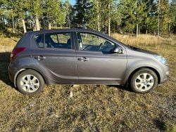 Grå Begagnad 2012 Hyundai i20 Premium Halvkombi | 62 000 kr (Marknadspris)