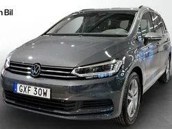 Mörkgrå Ny 2024 VW Touran Edition Minibuss | 389 900 kr (Marknadspris)