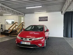 Röd Begagnad 2010 Honda Civic Halvkombi | 49 900 kr (Marknadspris)