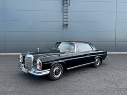 Ljusgul Begagnad 1962 Mercedes W111 SE Sportkupé | 449 000 kr