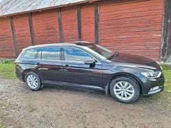 Svart Begagnad 2017 VW Passat Kombi | 94 000 kr (Marknadspris)