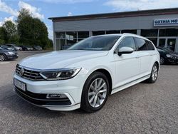 Vit Begagnad 2018 VW Passat R-line Kombi | 174 900 kr (Marknadspris)