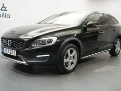 Svart Begagnad 2015 Volvo V60 CC Summum Kombi | 194 900 kr (Lite dyr)