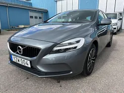 Grå (mörkgrå metallic) Begagnad 2018 Volvo V40 Business Edition Kombi | 174 800 kr (Lite dyr)
