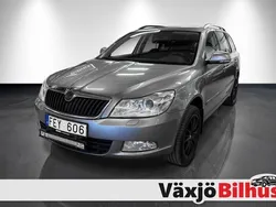 Mörkgrå Begagnad 2012 Skoda Octavia Elegance Kombi | 67 900 kr (Marknadspris)