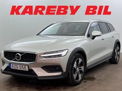 Vit Begagnad 2020 Volvo V60 CC Momentum Kombi | 298 900 kr (Marknadspris)