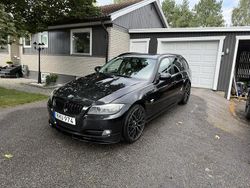 Svart Begagnad 2011 BMW 320 Kombi | 84 900 kr (Marknadspris)