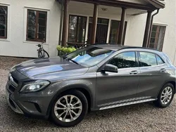 Grå Begagnad 2015 Mercedes GLA200 Style SUV | 210 000 kr