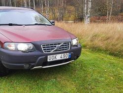 Röd Begagnad 2004 Volvo XC70 SUV | 45 000 kr (Marknadspris)