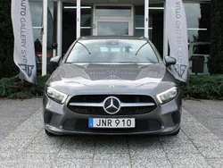 Mörkgrå (grå) Begagnad 2019 Mercedes A180 Halvkombi | 199 900 kr (Bra pris)