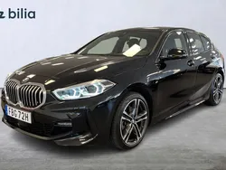 Svart Begagnad 2024 BMW 118 M Sport Halvkombi | 319 000 kr (Lite dyr)