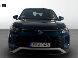 Mörkblå Ny 2025 VW Tayron Life SUV | 526 100 kr (Marknadspris)