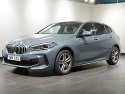 Mörkgrå Begagnad 2022 BMW 118 M Sport Halvkombi | 269 500 kr (Marknadspris)