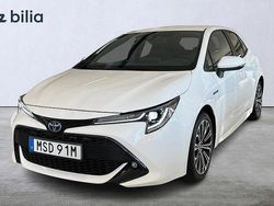 Vit Begagnad 2019 Toyota Corolla Hybrid Style Halvkombi | 219 900 kr