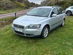 Grå Begagnad 2005 Volvo V50 Kinetic Kombi | 23 000 kr (Marknadspris)