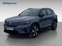 Grå Begagnad 2023 Volvo XC40 Plus SUV | 385 000 kr