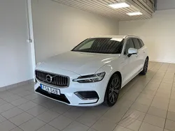 Vit Begagnad 2021 Volvo V60 Inscription Kombi | 339 000 kr (Marknadspris)