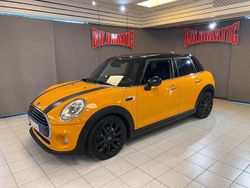 Flerfärgad Begagnad 2016 Mini Cooper Chili Halvkombi | 109 900 kr (Marknadspris)