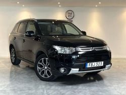 Svart Begagnad 2015 Mitsubishi Outlander SUV | 119 900 kr (Marknadspris)