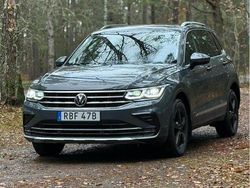 Grå Begagnad 2022 VW Tiguan Elegance SUV | 350 000 kr (Marknadspris)
