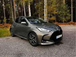 Grön Begagnad 2021 Toyota Yaris Active Halvkombi | 155 000 kr