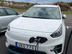Vit Begagnad 2022 Kia e-Niro Advance SUV | 245 000 kr (Bra pris)