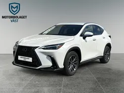 Vit Begagnad 2023 Lexus NX350h Executive Line SUV | 529 400 kr (Marknadspris)