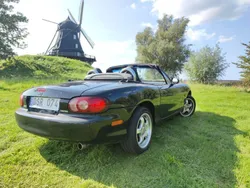 Svart Begagnad 2000 Mazda MX5 Cab | 50 000 kr (Bra pris)