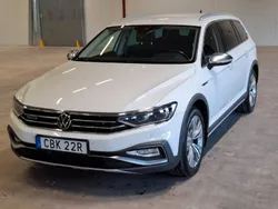 Vit Begagnad 2021 VW Passat Alltrack Kombi | 259 900 kr (Marknadspris)