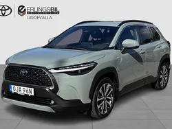 Grön (urban khaki) Begagnad 2024 Toyota Corolla Cross Executive SUV | 419 000 kr (Marknadspris)