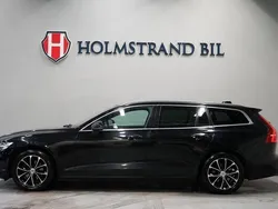Svart Begagnad 2019 Volvo V60 Momentum Kombi | 244 900 kr (Marknadspris)