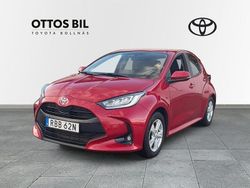 Röd Begagnad 2024 Toyota Yaris Hybrid Active Halvkombi | 259 000 kr (Marknadspris)