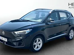 Svart (black) Begagnad 2022 MG ZS Luxury Sedan | 249 900 kr (Superpris)