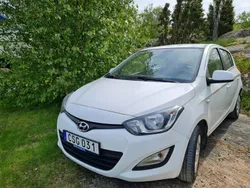 Vit Begagnad 2015 Hyundai i20 Select Halvkombi | 75 000 kr (Marknadspris)