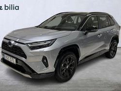 Grå Begagnad 2024 Toyota RAV4 Hybrid Style SUV | 439 900 kr (Marknadspris)
