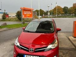 Röd Begagnad 2014 Toyota Verso Executive Minibuss | 140 000 kr (Dyr)