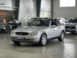 Ljusgrå Begagnad 1997 Mercedes SLK230 Cab | 119 900 kr