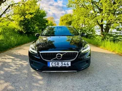 Svart Begagnad 2019 Volvo V40 CC Kinetic Kombi | 195 000 kr (Marknadspris)