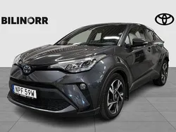 Mörkgrå Begagnad 2023 Toyota C-HR Edition SUV | 289 900 kr (Marknadspris)