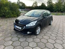 Svart Begagnad 2013 Peugeot 208 Halvkombi | 63 500 kr (Marknadspris)