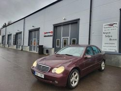 Röd Begagnad 2006 Mercedes C180 Avantgarde Sedan | 29 500 kr (Marknadspris)