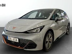 Ljusgrå (vaporgrau) Begagnad 2023 Cupra Born Halvkombi | 274 900 kr (Marknadspris)
